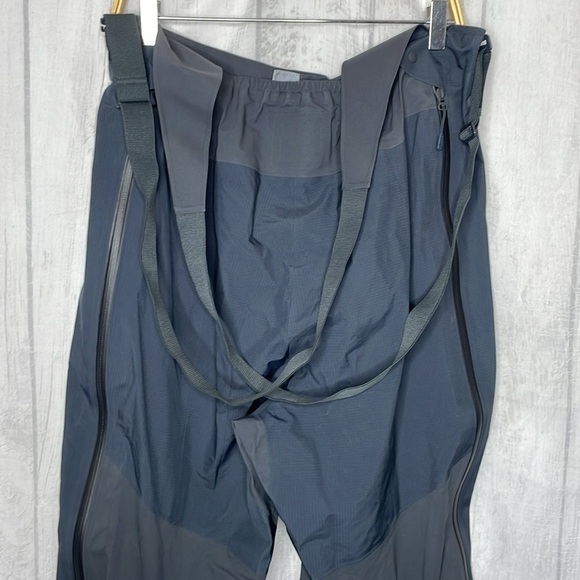 Mountain Hardware High Exposure Bib.​​ - Picture 6 of 10